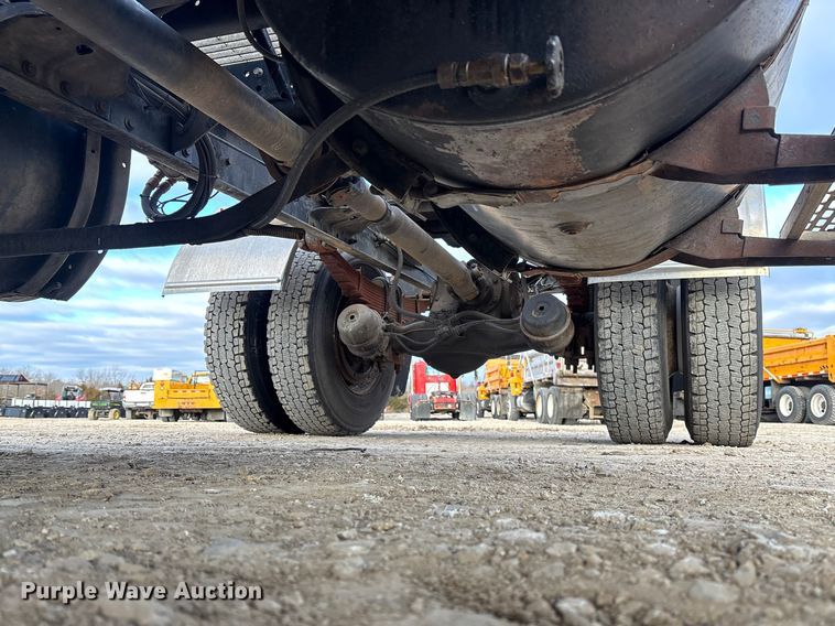 image for item FC1624 1997 Mack CH612 semi truck