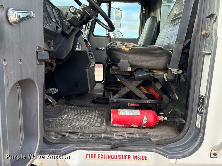 image for item FC1624 1997 Mack CH612 semi truck