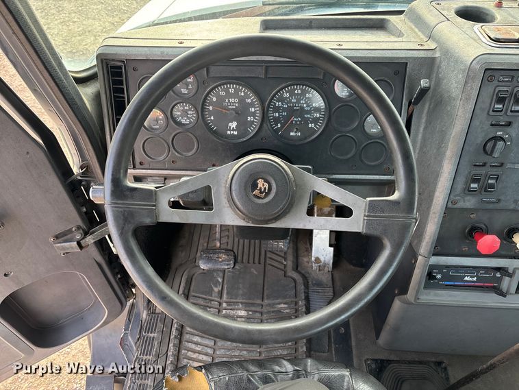 image for item FC1624 1997 Mack CH612 semi truck