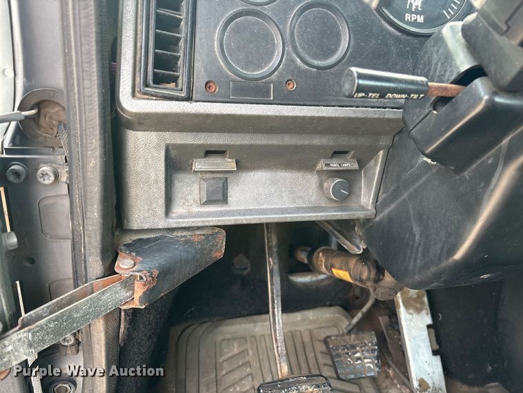 image for item FC1624 1997 Mack CH612 semi truck