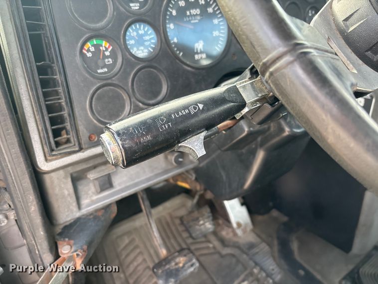 image for item FC1624 1997 Mack CH612 semi truck