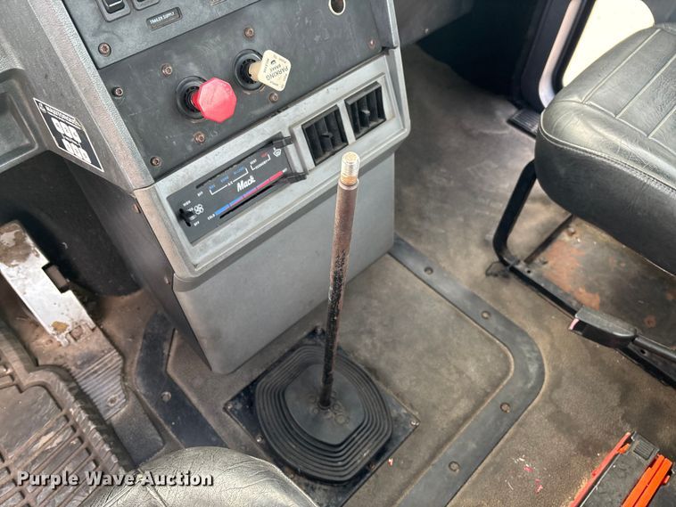 image for item FC1624 1997 Mack CH612 semi truck