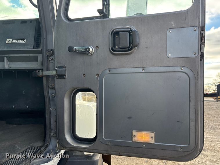 image for item FC1624 1997 Mack CH612 semi truck