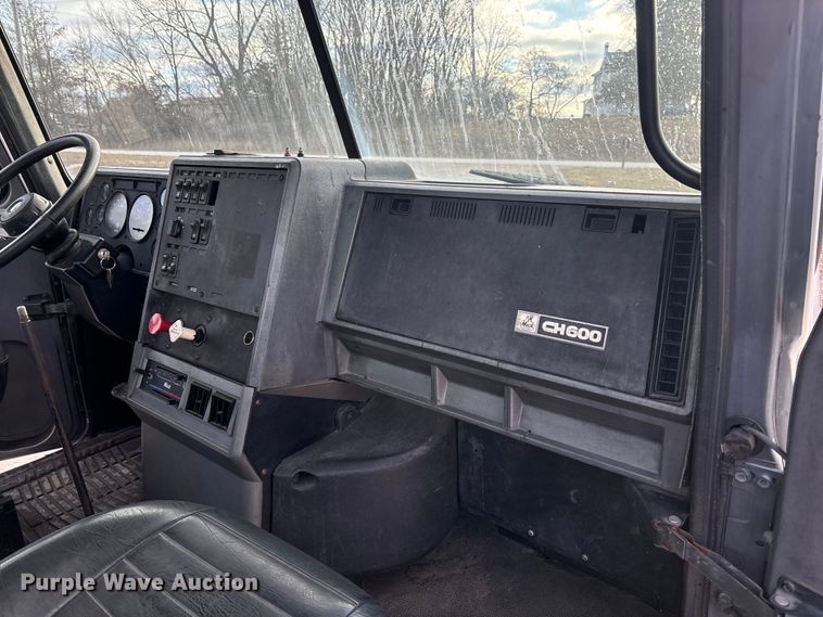 image for item FC1624 1997 Mack CH612 semi truck