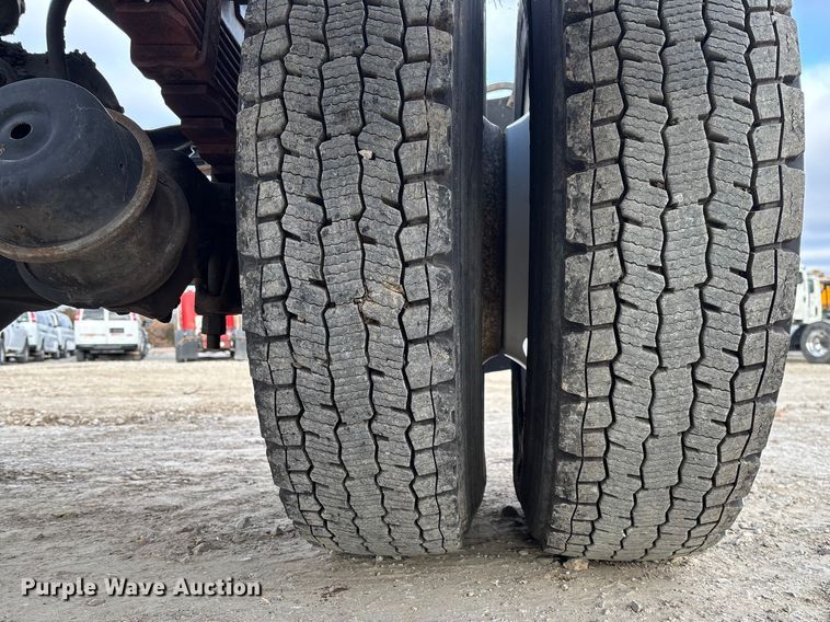 image for item FC1624 1997 Mack CH612 semi truck