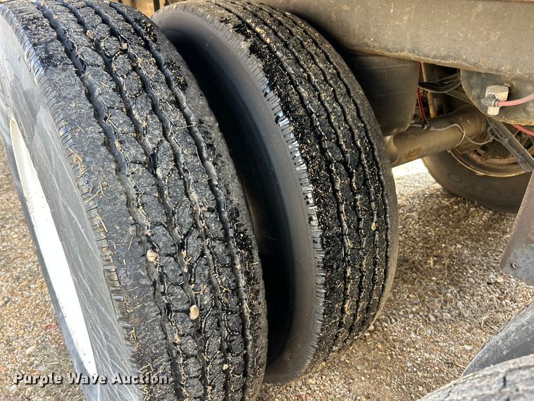 image for item FC5047 2017 Wabash dry van trailer