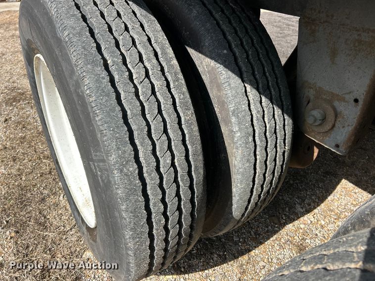 image for item FC5047 2017 Wabash dry van trailer