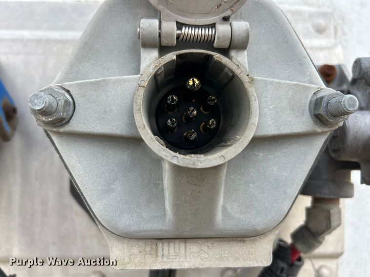 image for item FC5053 2008 Utility VS2DX dry van trailer