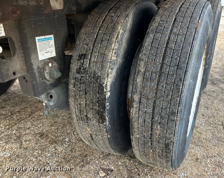 image for item FC5053 2008 Utility VS2DX dry van trailer