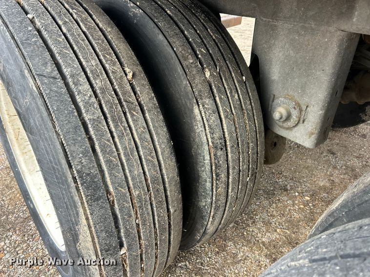 image for item FC5053 2008 Utility VS2DX dry van trailer