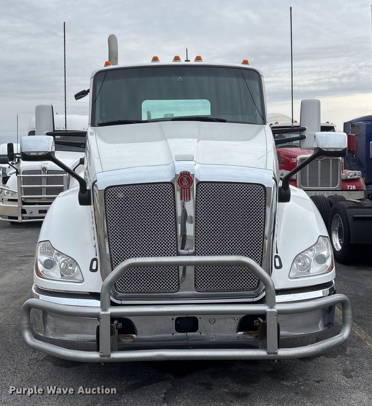 image for item FG0068 2018 Kenworth T680 semi truck