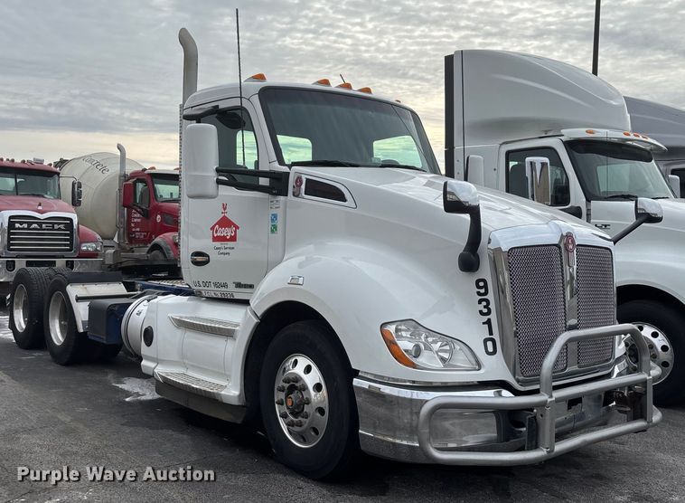 image for item FG0068 2018 Kenworth T680 semi truck