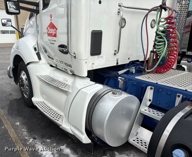 image for item FG0068 2018 Kenworth T680 semi truck