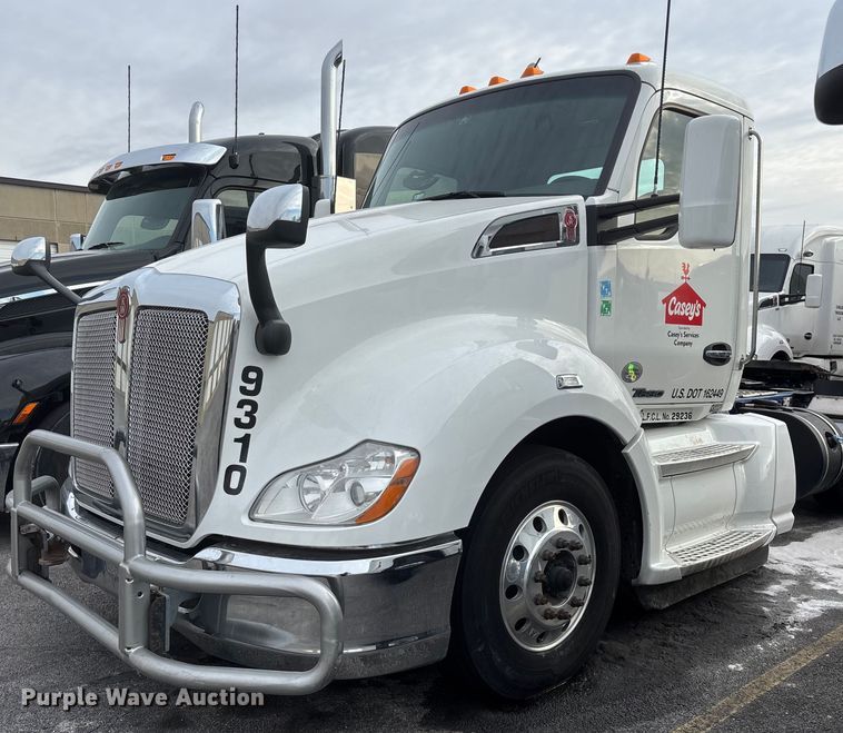 image for item FG0068 2018 Kenworth T680 semi truck