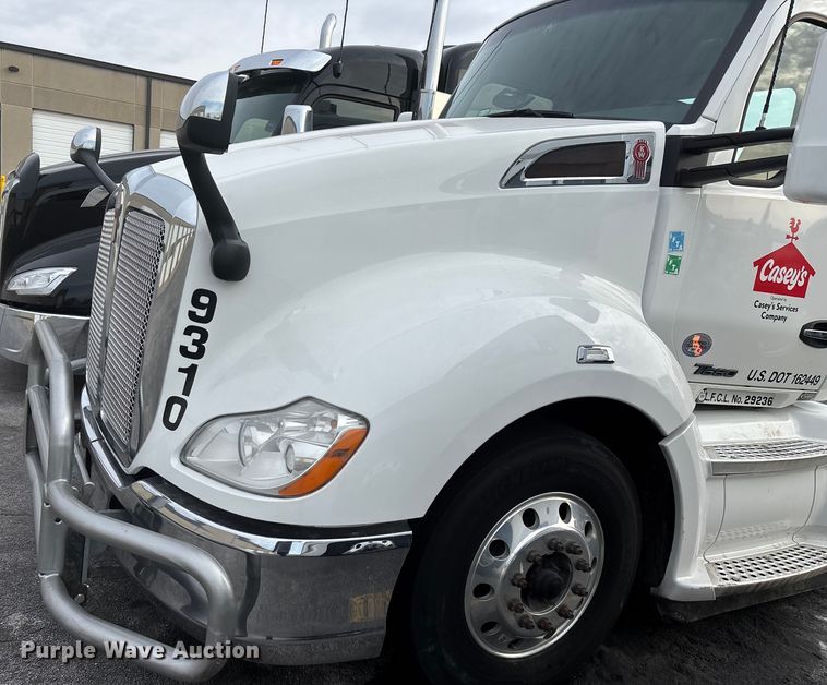 image for item FG0068 2018 Kenworth T680 semi truck