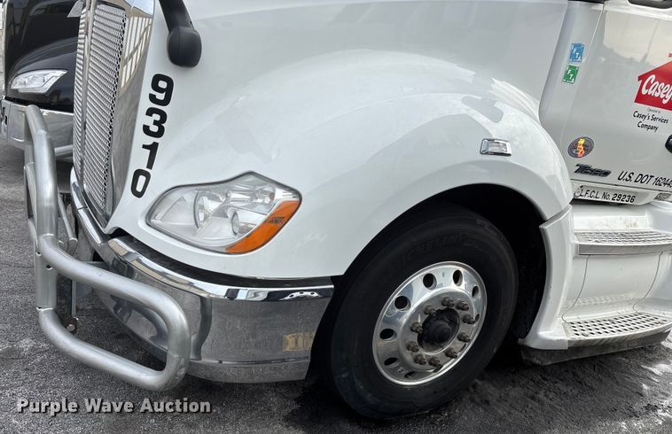 image for item FG0068 2018 Kenworth T680 semi truck