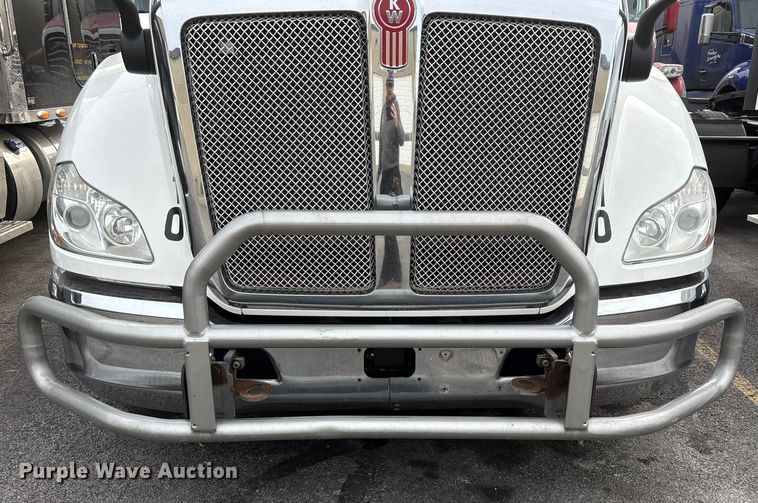 image for item FG0068 2018 Kenworth T680 semi truck