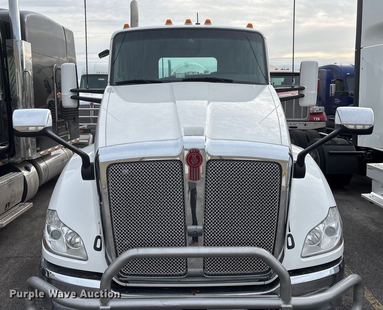 image for item FG0068 2018 Kenworth T680 semi truck