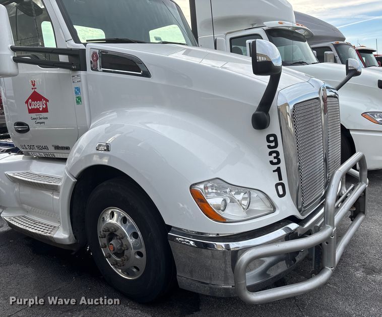image for item FG0068 2018 Kenworth T680 semi truck