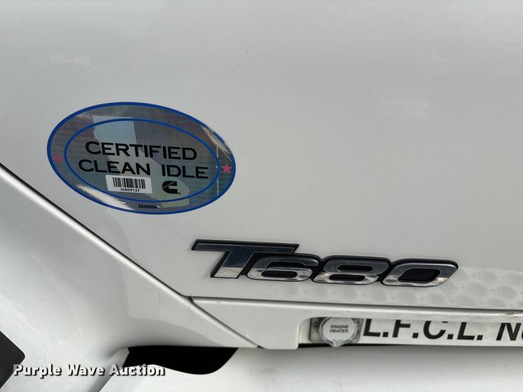 image for item FG0068 2018 Kenworth T680 semi truck