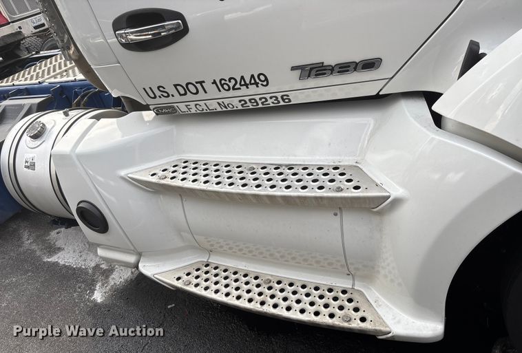 image for item FG0068 2018 Kenworth T680 semi truck