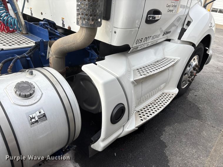 image for item FG0068 2018 Kenworth T680 semi truck