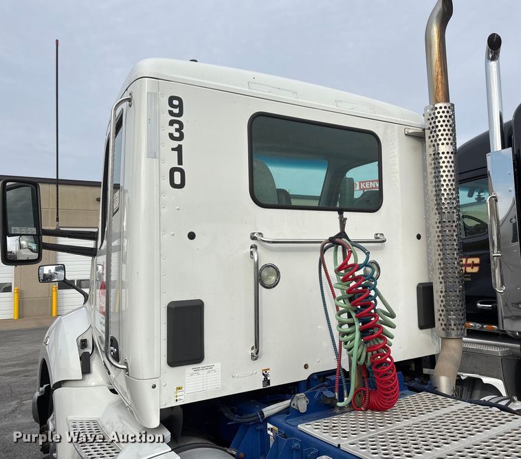 image for item FG0068 2018 Kenworth T680 semi truck