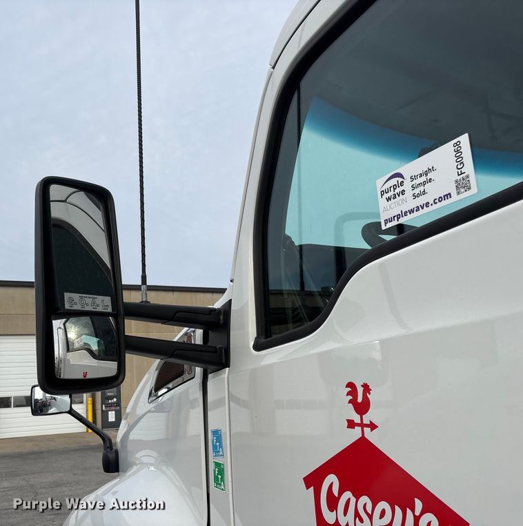 image for item FG0068 2018 Kenworth T680 semi truck