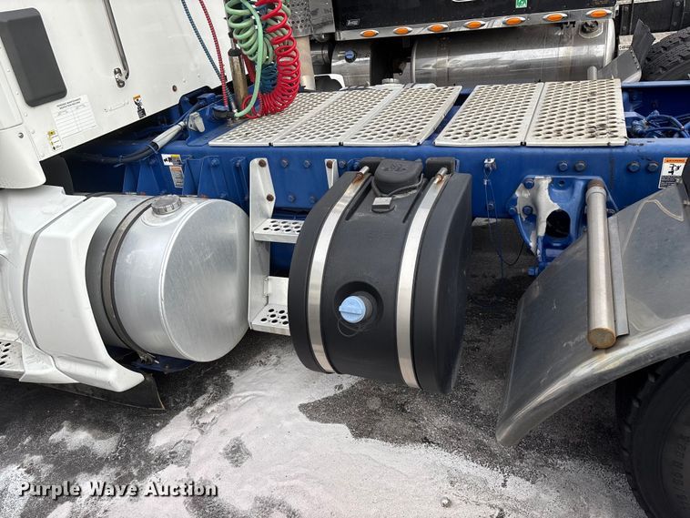 image for item FG0068 2018 Kenworth T680 semi truck