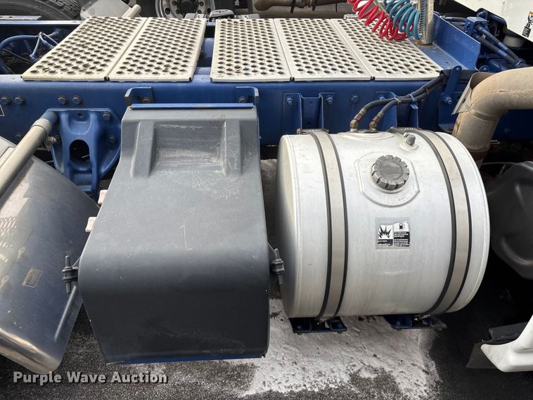 image for item FG0068 2018 Kenworth T680 semi truck