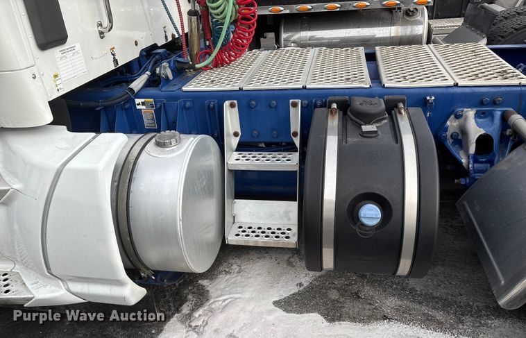 image for item FG0068 2018 Kenworth T680 semi truck