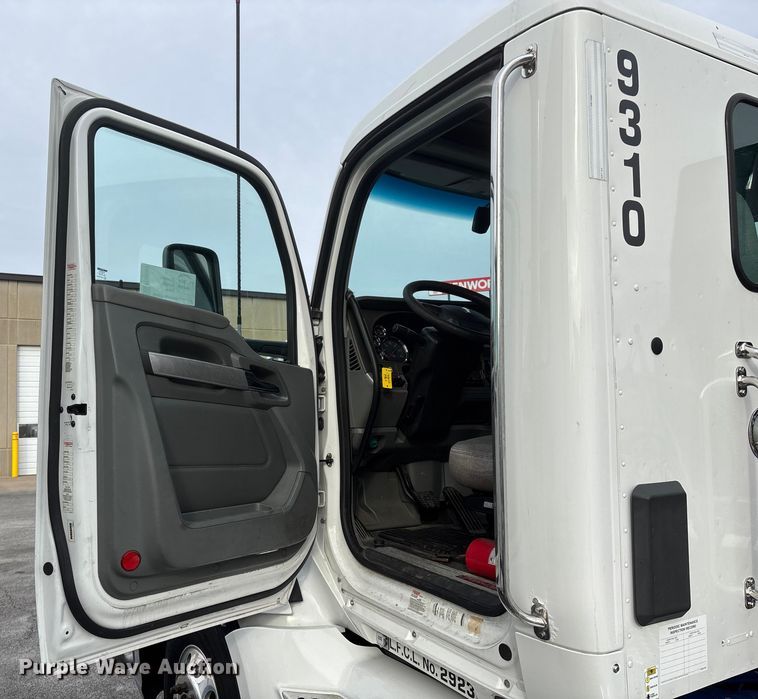 image for item FG0068 2018 Kenworth T680 semi truck