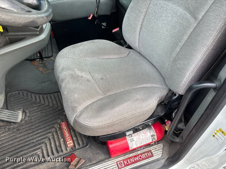 image for item FG0068 2018 Kenworth T680 semi truck