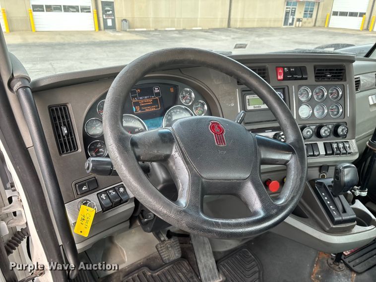 image for item FG0068 2018 Kenworth T680 semi truck