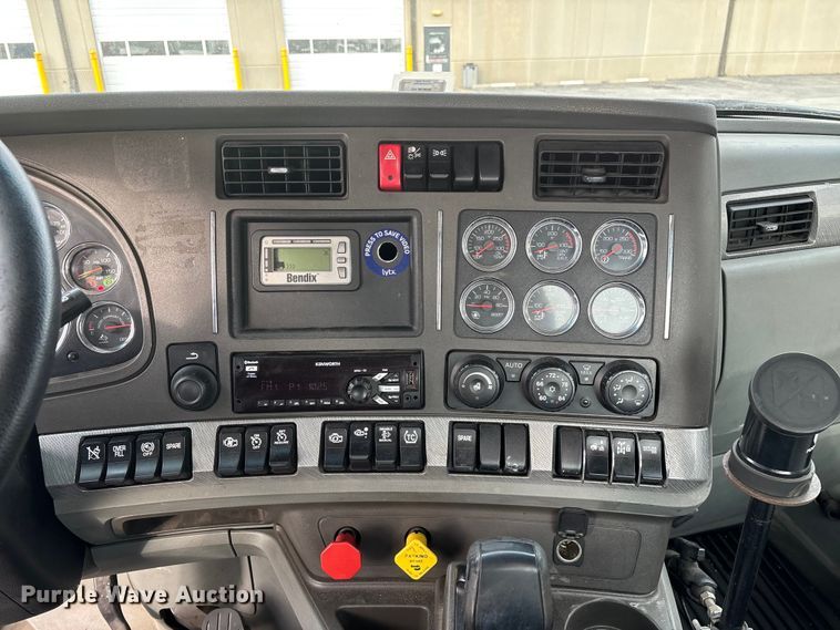 image for item FG0068 2018 Kenworth T680 semi truck