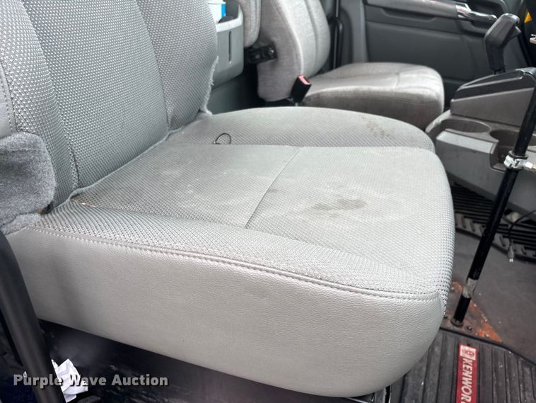 image for item FG0068 2018 Kenworth T680 semi truck