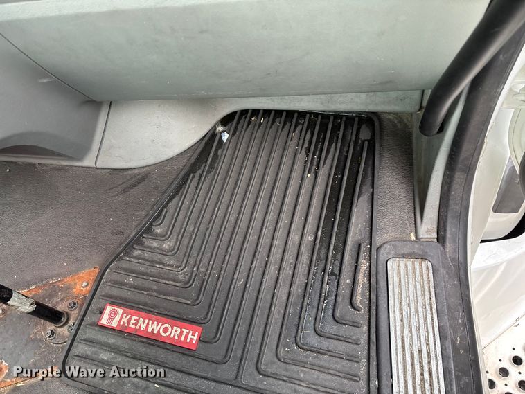 image for item FG0068 2018 Kenworth T680 semi truck