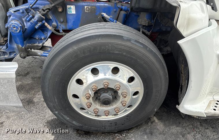 image for item FG0068 2018 Kenworth T680 semi truck