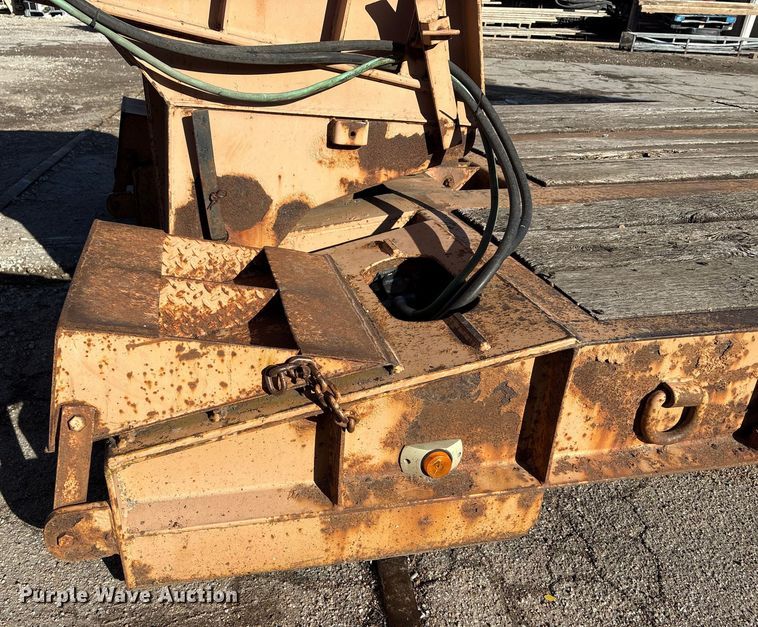 image for item FG2643 1998 Witzco Challenger RG-35 lowboy equipment trailer