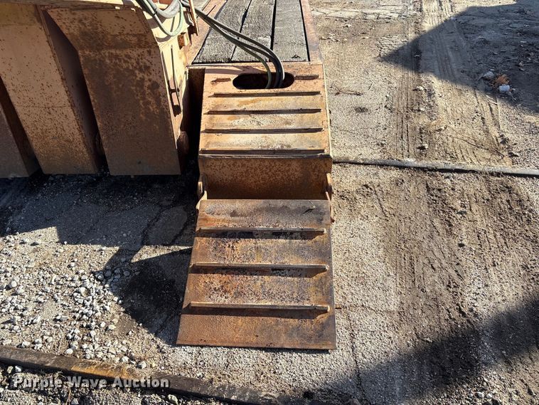 image for item FG2643 1998 Witzco Challenger RG-35 lowboy equipment trailer