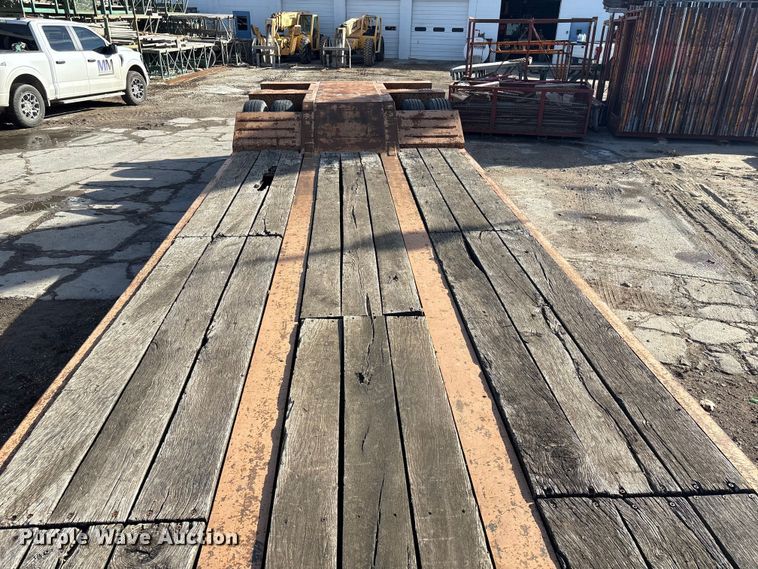 image for item FG2643 1998 Witzco Challenger RG-35 lowboy equipment trailer