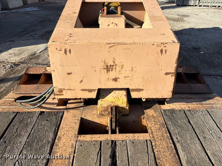 image for item FG2643 1998 Witzco Challenger RG-35 lowboy equipment trailer