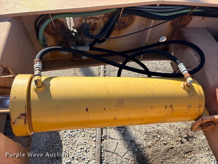 image for item FG2643 1998 Witzco Challenger RG-35 lowboy equipment trailer