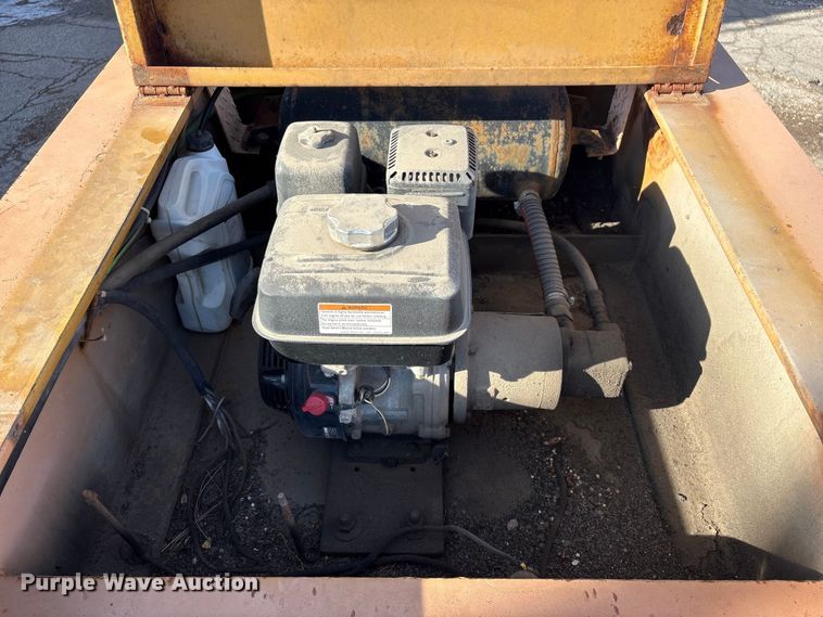 image for item FG2643 1998 Witzco Challenger RG-35 lowboy equipment trailer