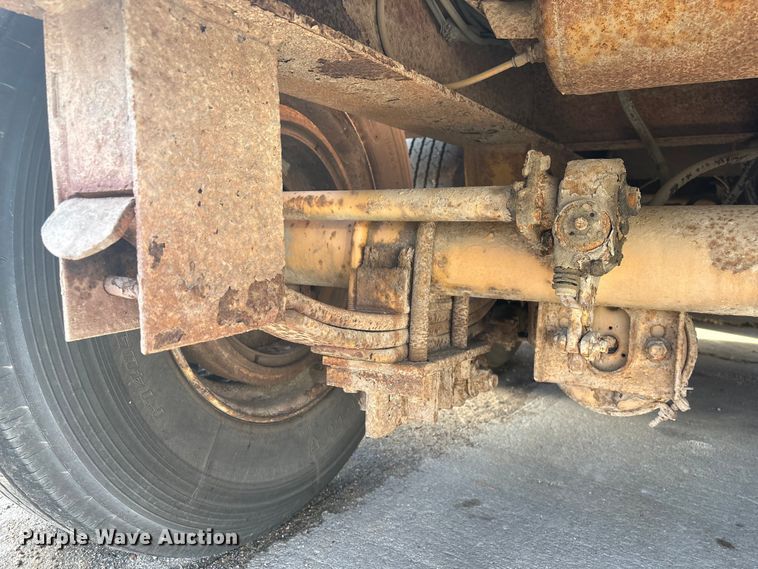 image for item FG2643 1998 Witzco Challenger RG-35 lowboy equipment trailer