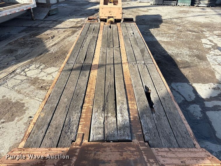 image for item FG2643 1998 Witzco Challenger RG-35 lowboy equipment trailer