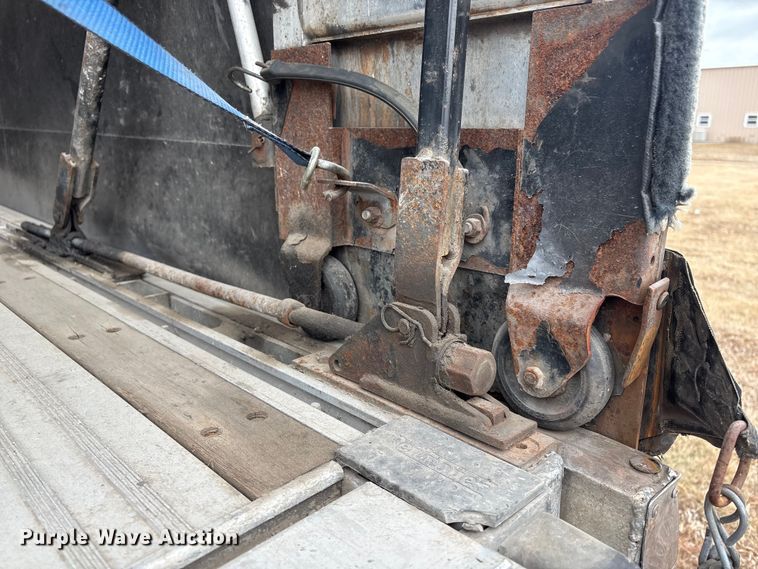 image for item FG2644 2019 Reitnouer flatbed trailer