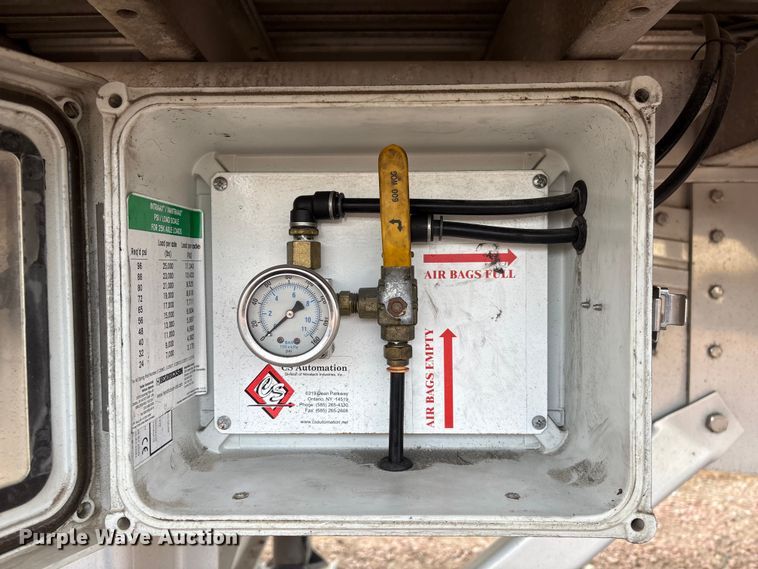 image for item FG2644 2019 Reitnouer flatbed trailer