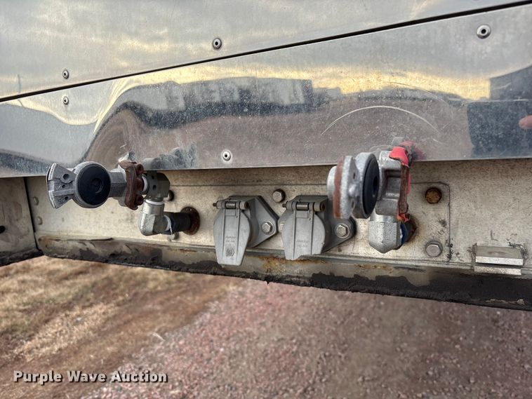 image for item FG2644 2019 Reitnouer flatbed trailer