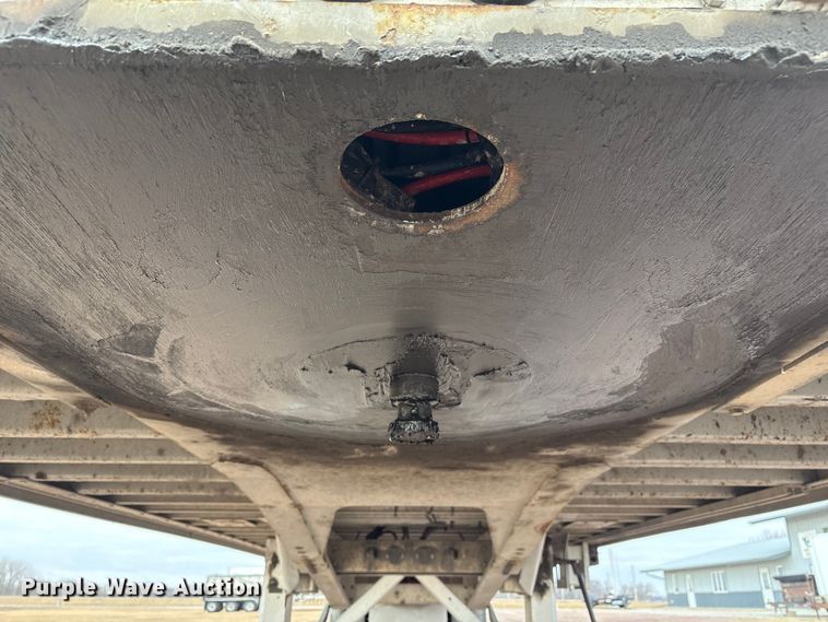 image for item FG2644 2019 Reitnouer flatbed trailer